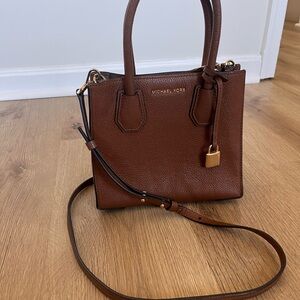 Michael Kors Mercer Medium Messenger Leather Handbag
